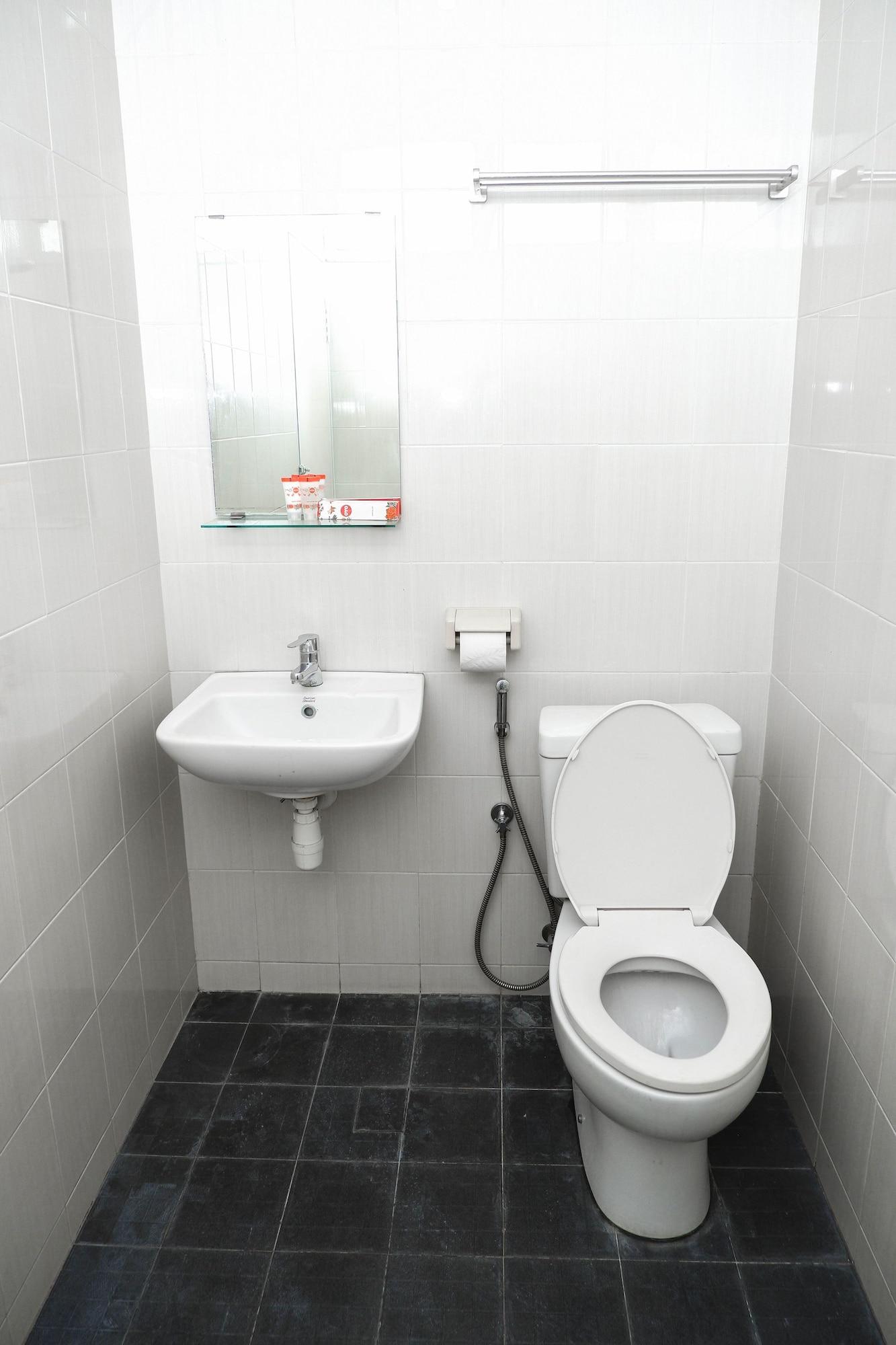 Sky Guesthouse Semarang Zewnętrze zdjęcie