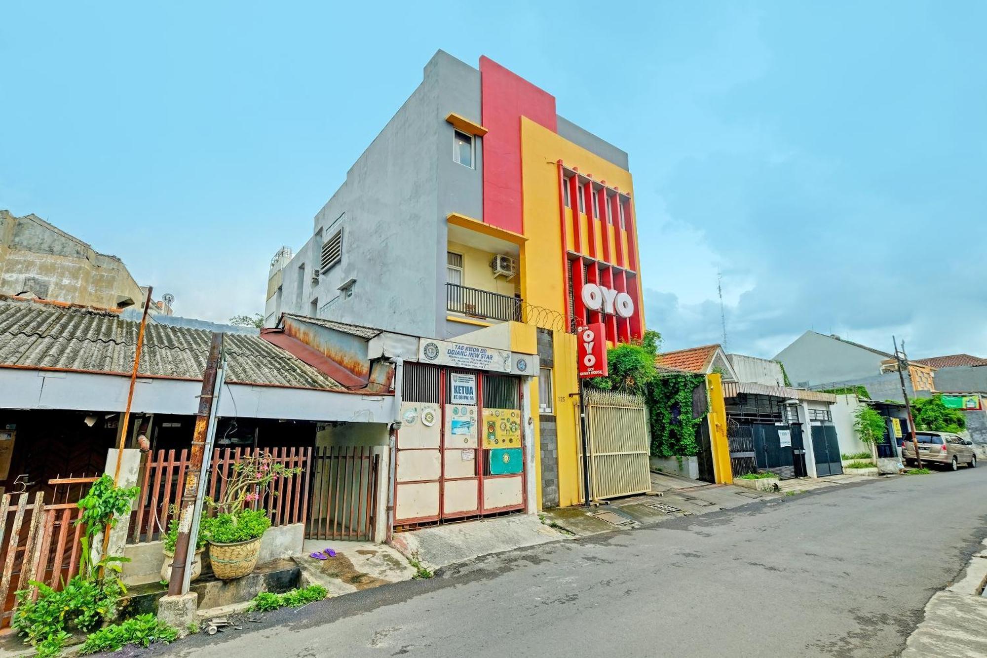 Sky Guesthouse Semarang Zewnętrze zdjęcie