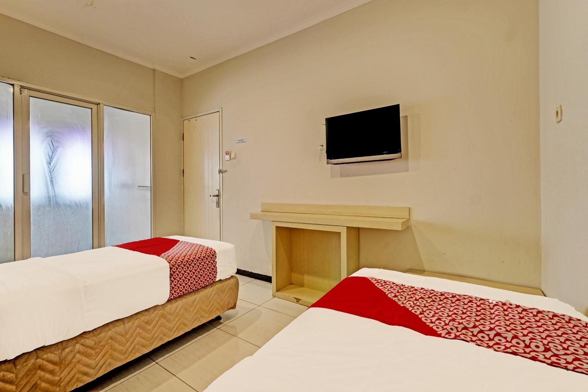 Sky Guesthouse Semarang Zewnętrze zdjęcie