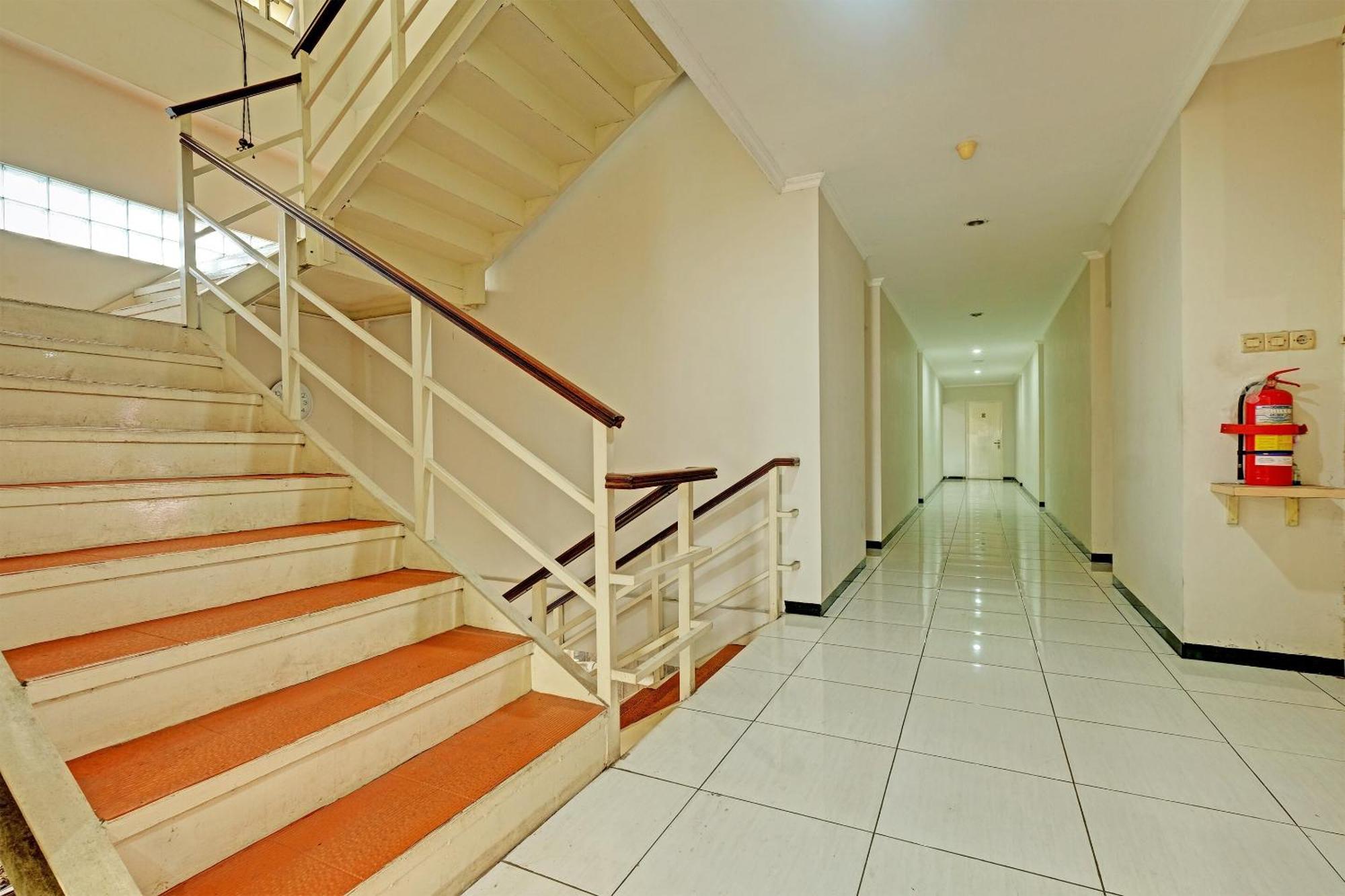 Sky Guesthouse Semarang Zewnętrze zdjęcie